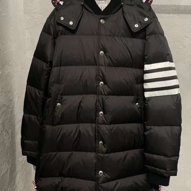 새상품급 톰브라운 블랙 다운 코트 새상품급 3사이즈