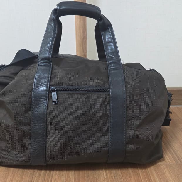 투미 사첼 보스턴백 