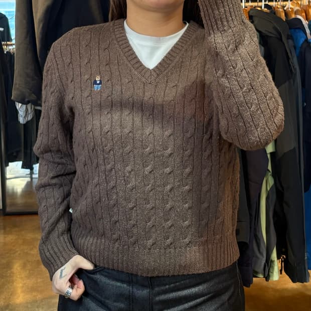 후아유 브라운 브이넥 케이블 니트
