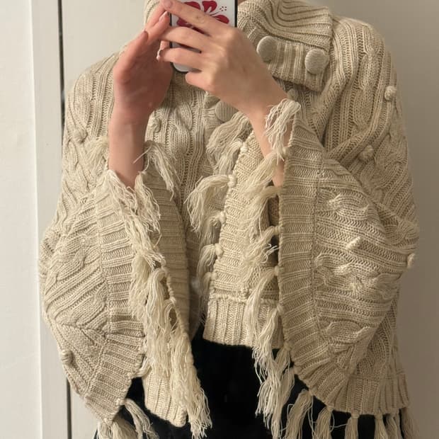 차일드매거진 베이지 폼폼 케이프