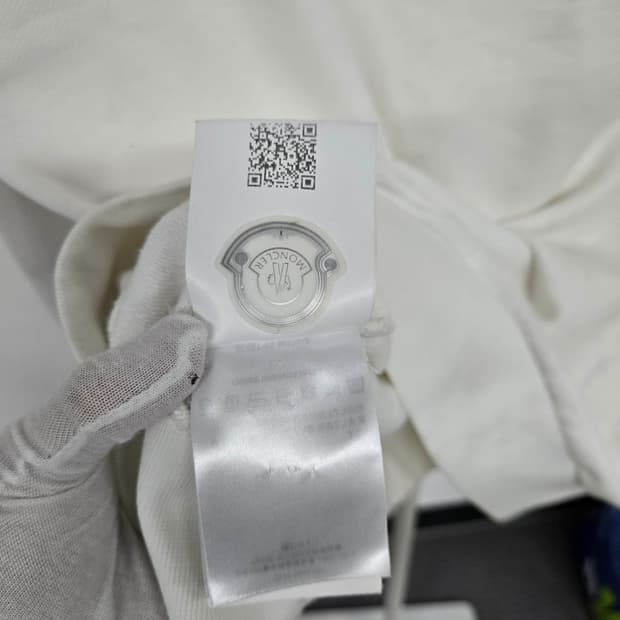 [보증서 정품] 몽클레어 빅로고 맨투맨