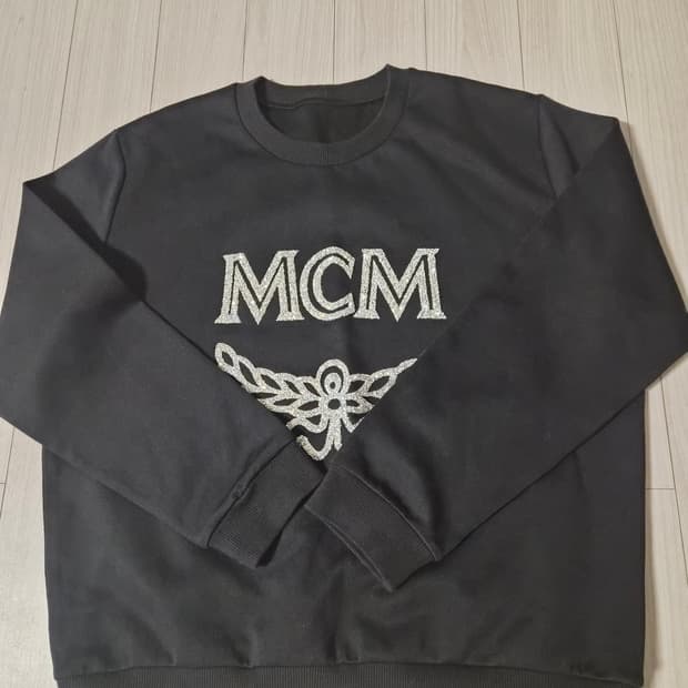 MCM 빅 로고 로렐 크리스탈 맨투맨 (블랙, M사이즈)