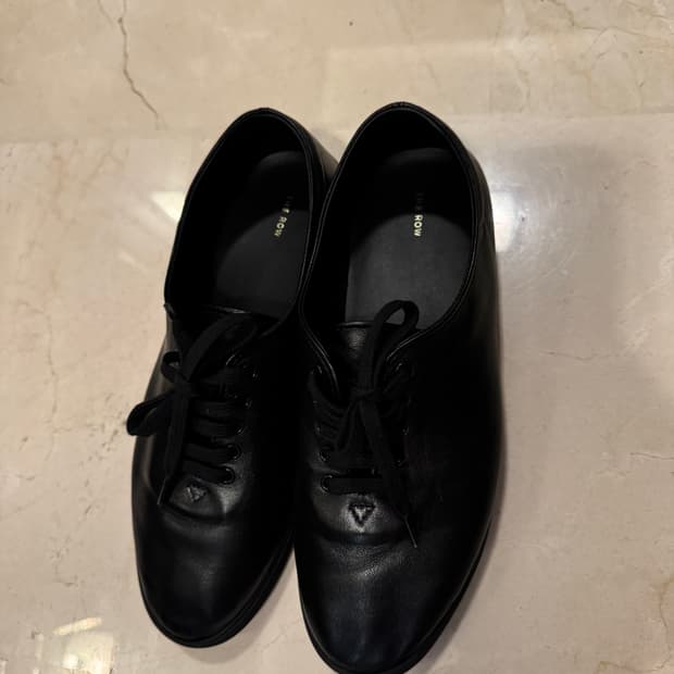 The Row 여성 가죽 구두 블랙