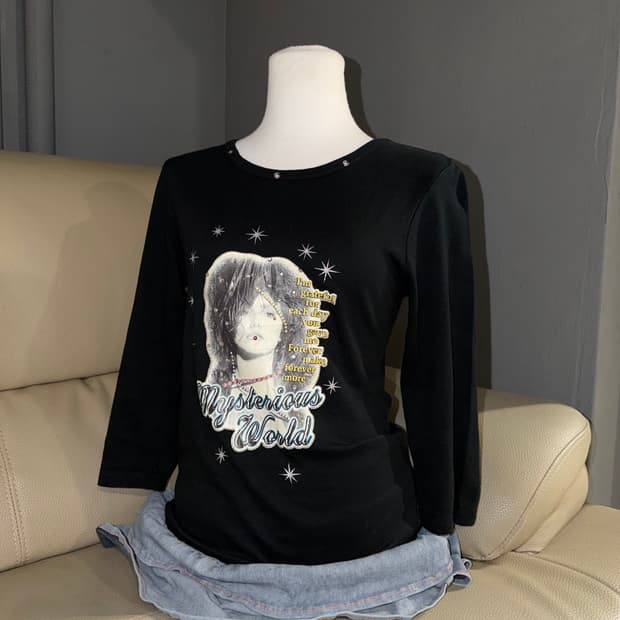 girl printing eyelet hole point top