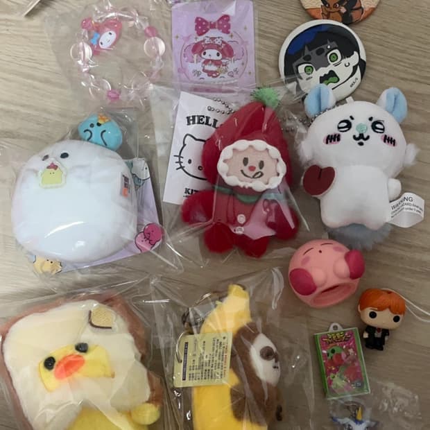 14개 인형 팔찌 카드스티커 뱃지 피규어 일괄