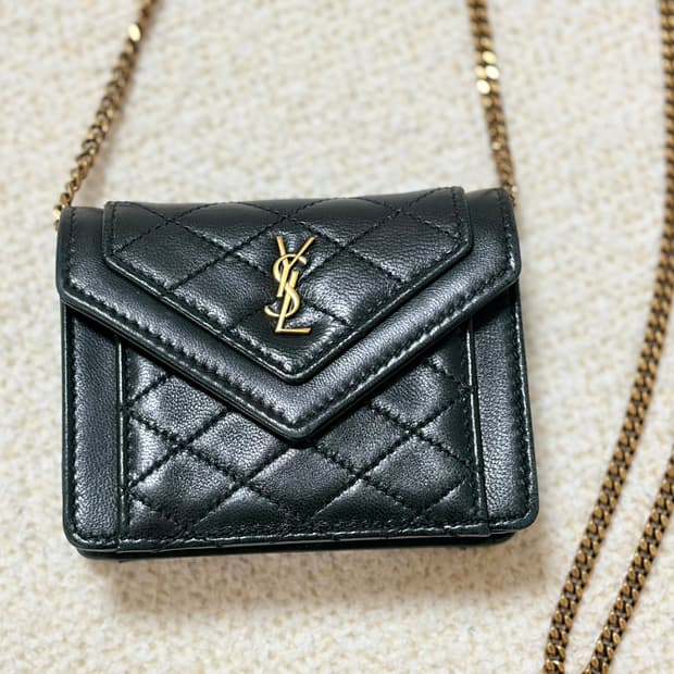 생로랑 램스킨 GABY 마이크로백 블랙