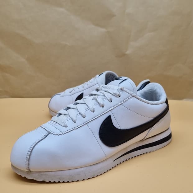 나이키 코르테즈 흰검 여성운동화240.