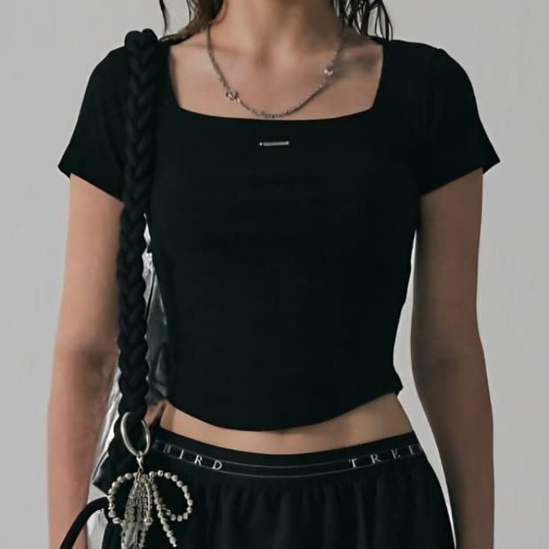 트리밍버드 square neck half sleeve t-shirt