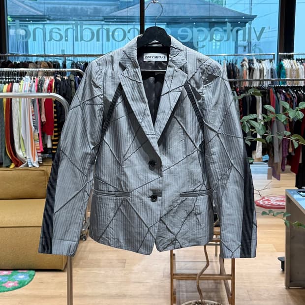 이세이미야케 09fw 그레이 패치워크 페이턴트 자켓