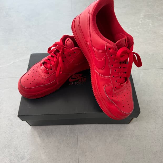 나이키 에어포스 1'07 LV8 로우 트리플 레드