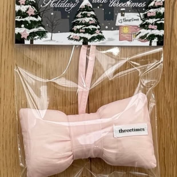 쓰리타임즈 리본 오너먼트 키링