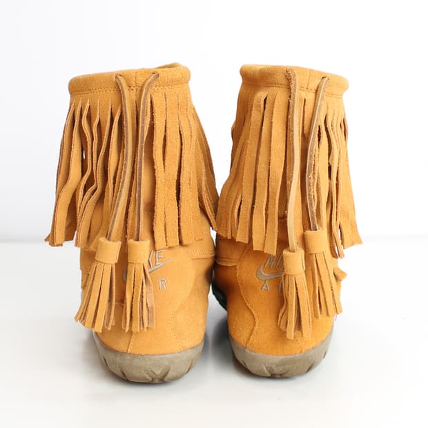 Nike moc chukka boots