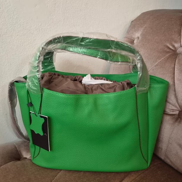 새제품)Andiata 여성 천연가죽크로스토트백