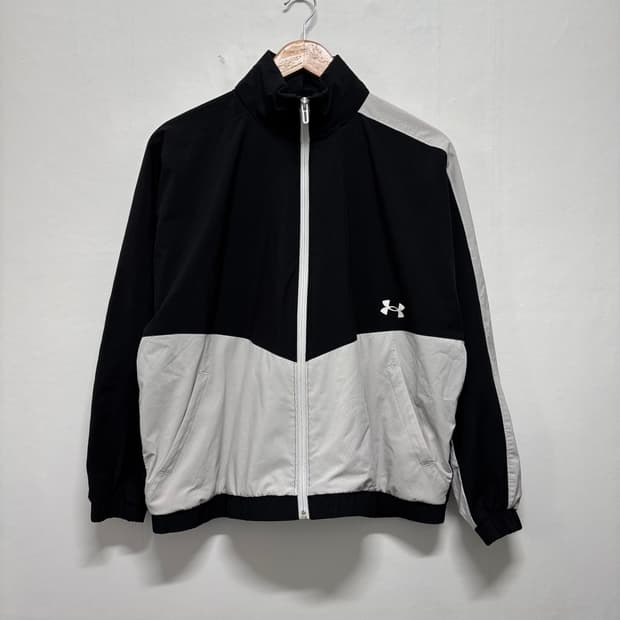 언더아머 검흰 배색 바람막이
