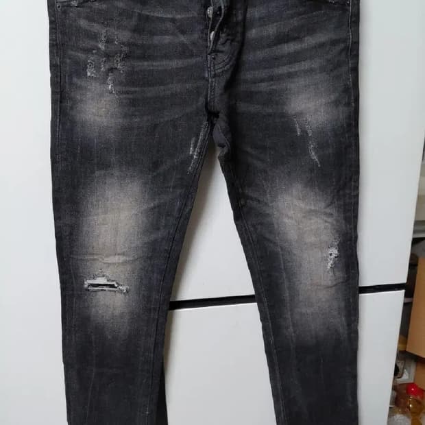 32 디스퀘어드 블랙진 