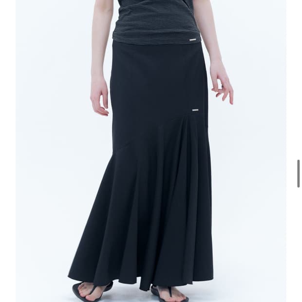 미세키서울 플레어 롱 스커트 블랙