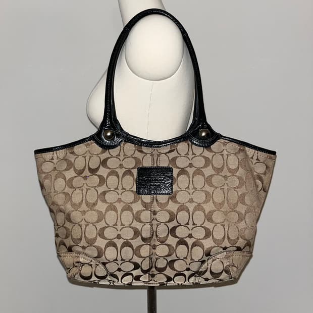 Coach basic shoulder bag