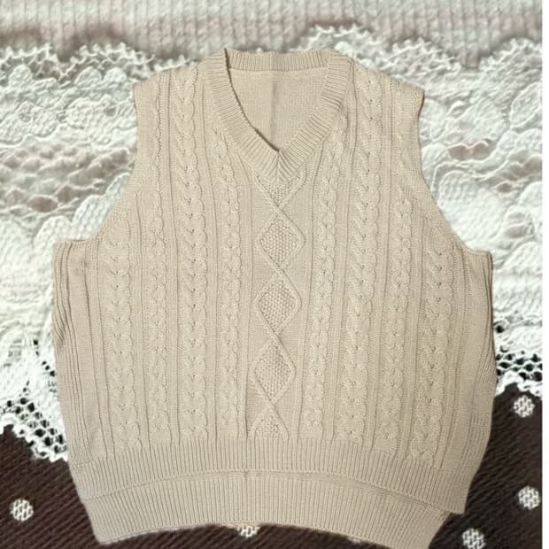 빈티지 모리걸 베이지 꽈배기 폭닥 니트조끼