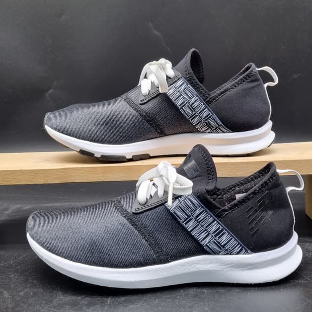 뉴발란스 퓨얼코어 운동화225.