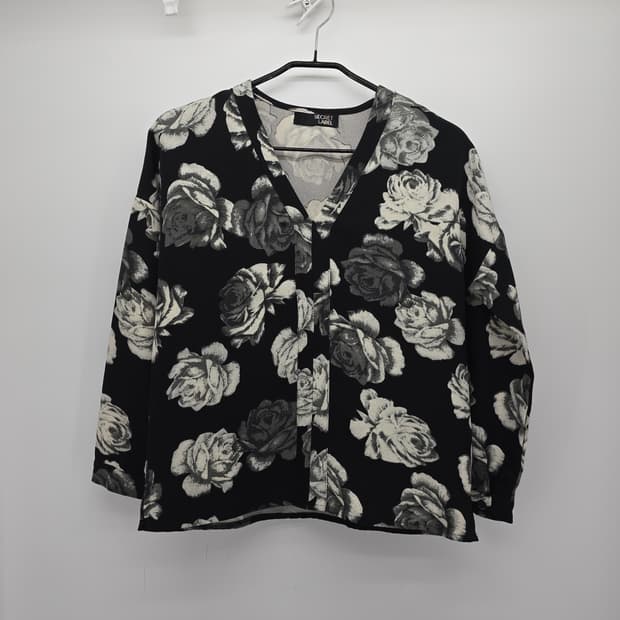 시크릿라벨 장미 패턴 블라우스