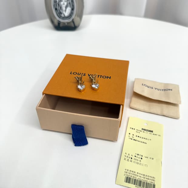 [신상] 루이비통 아이코닉 하트 귀걸이 골드
