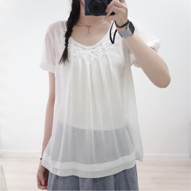 Lauture amont white blouse