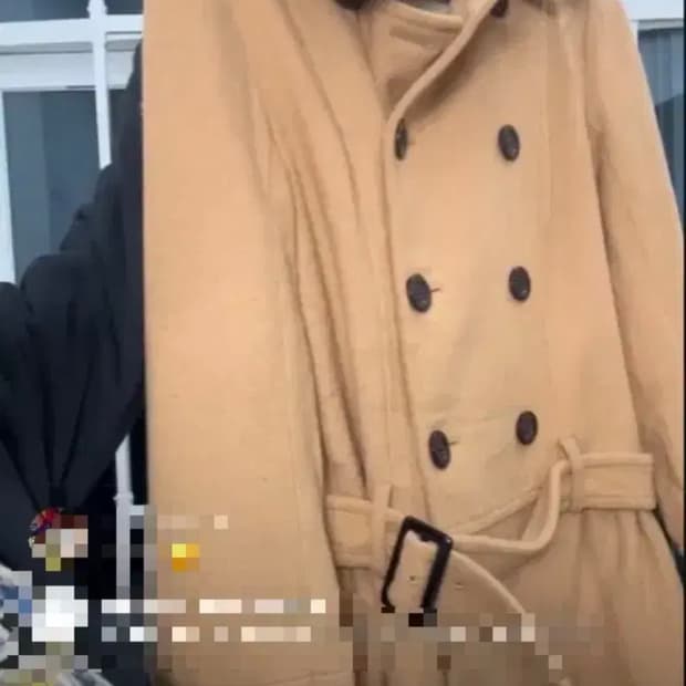 잉그니 살구브라운 더블 단추 퍼 코트