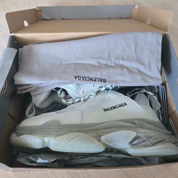 발렌시아가 클리어솔 트리플s 새상품