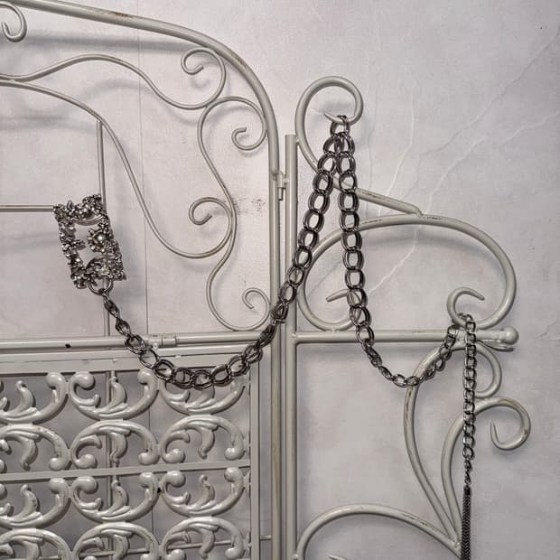 Silver oriental floral square cubic belt