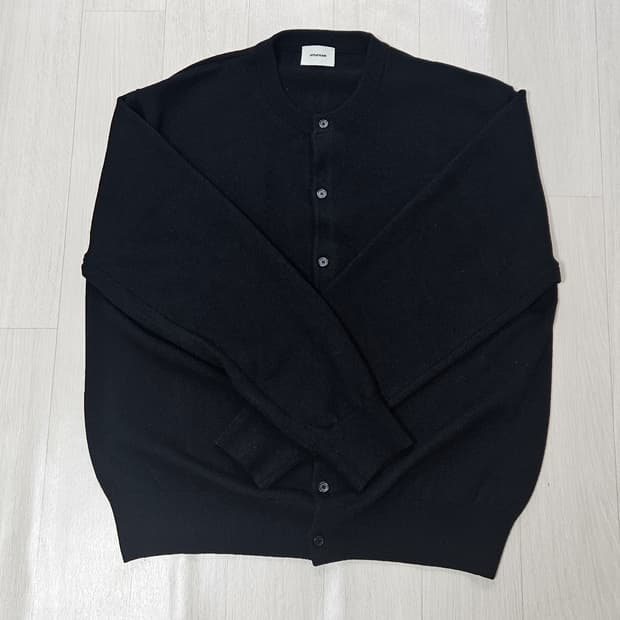 인더로우 울 실크 가디건 2사이즈 블랙 새제품급