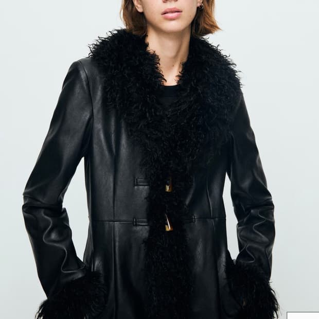 망고 퍼 트림 페이크 이펙트 코트 구해요