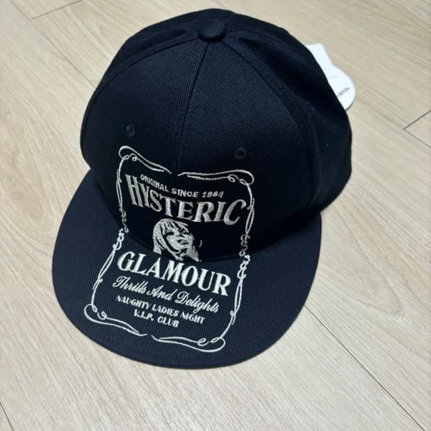 히스테릭글래머 네이비 모자팝니다.