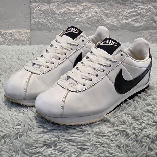 8w-25:나이키 클래식 코르테즈 레더 화이트 블랙 235mm