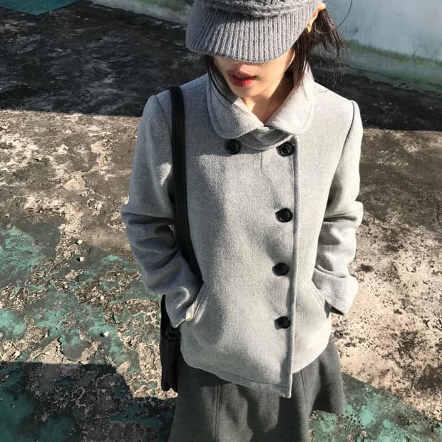 그레이 숏 코트