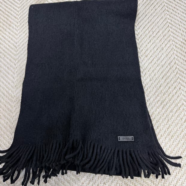 정품) 휴고보스 블랙 프린지 머플러 목도리