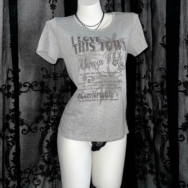 gray lettering graphic short-sleeved