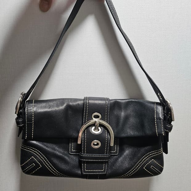 코치 버클 빈티지 숄더백