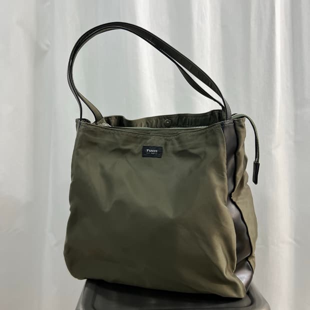 y'saccs black bag