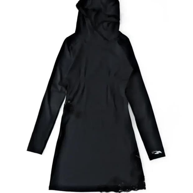 울리카 상투스 레이스 후드 원피스 블랙