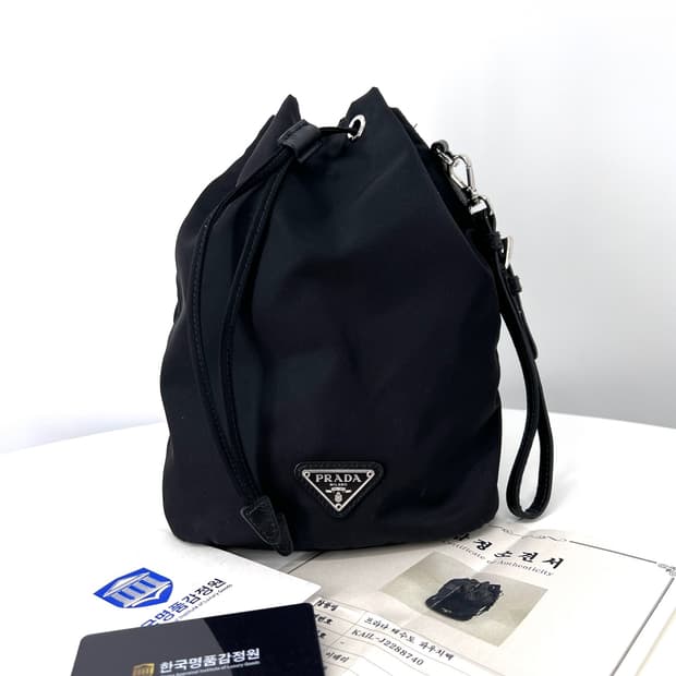 [감정완료] 프라다 나일론 버킷 파우치 블랙