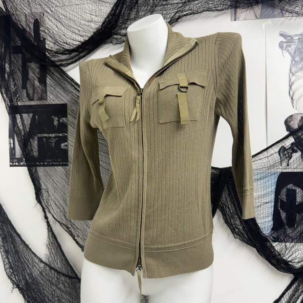 00s pocket detailed two way zip up