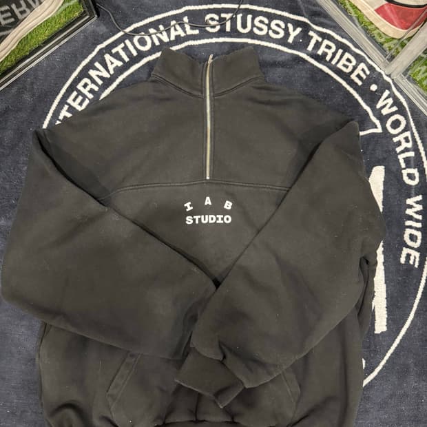 아이앱 반집업 니트 L사이즈