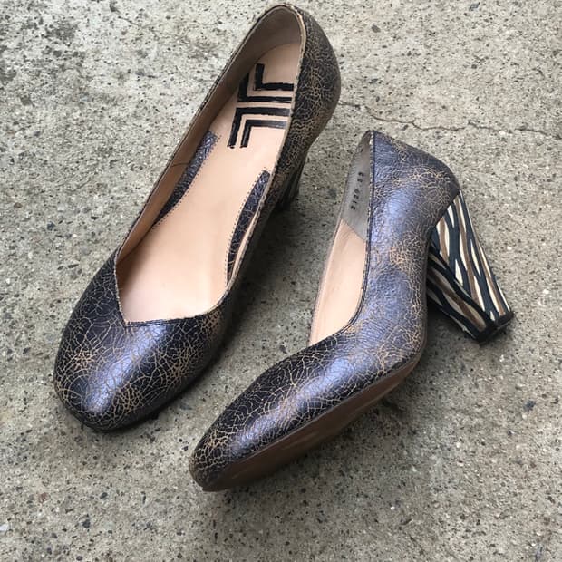Lanvin crackle leather round heel pumps