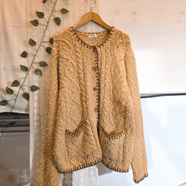 스티치 디테일 가디건