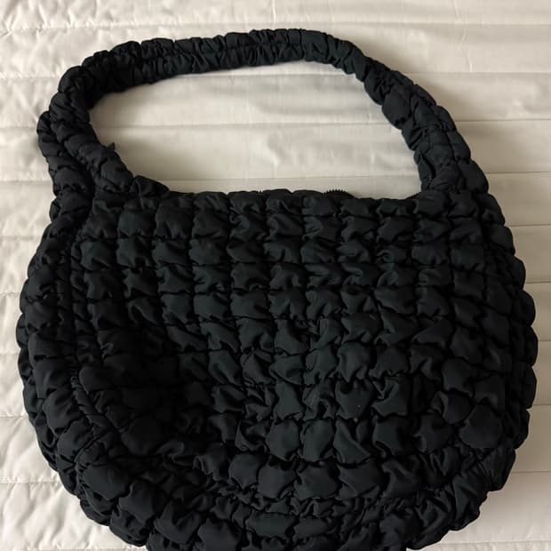 코스 퀼팅 오버사이즈 숄더백