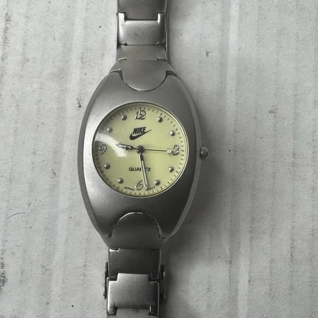 나이키 이마라 쿼츠 시계
