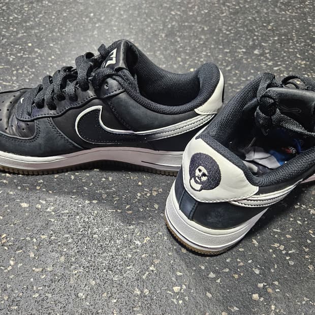 나이키 에어포스 1 로우 콜린 캐퍼닉 255mm