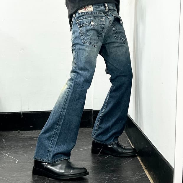 트루릴리전 스터드 커스컴 부츠컷 데님 팬츠