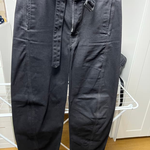 르메르 트위스티드 벨티드 팬츠 블랙