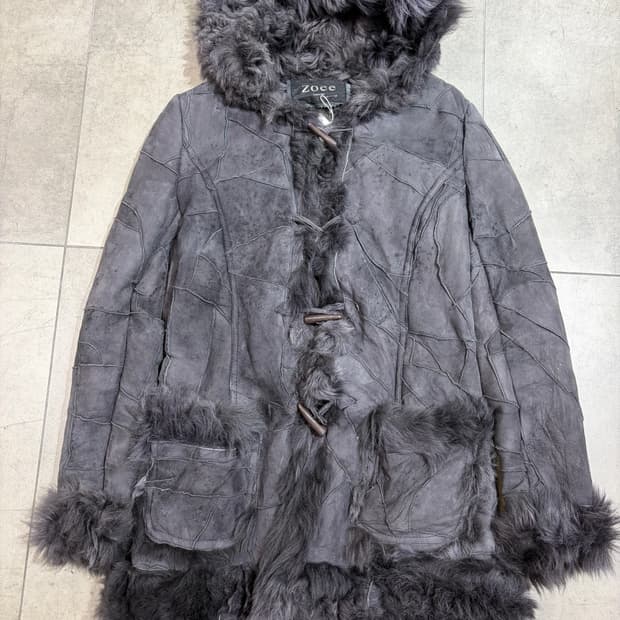 Zoee 갸루 차콜 퍼 무스탕 떡볶이 코트